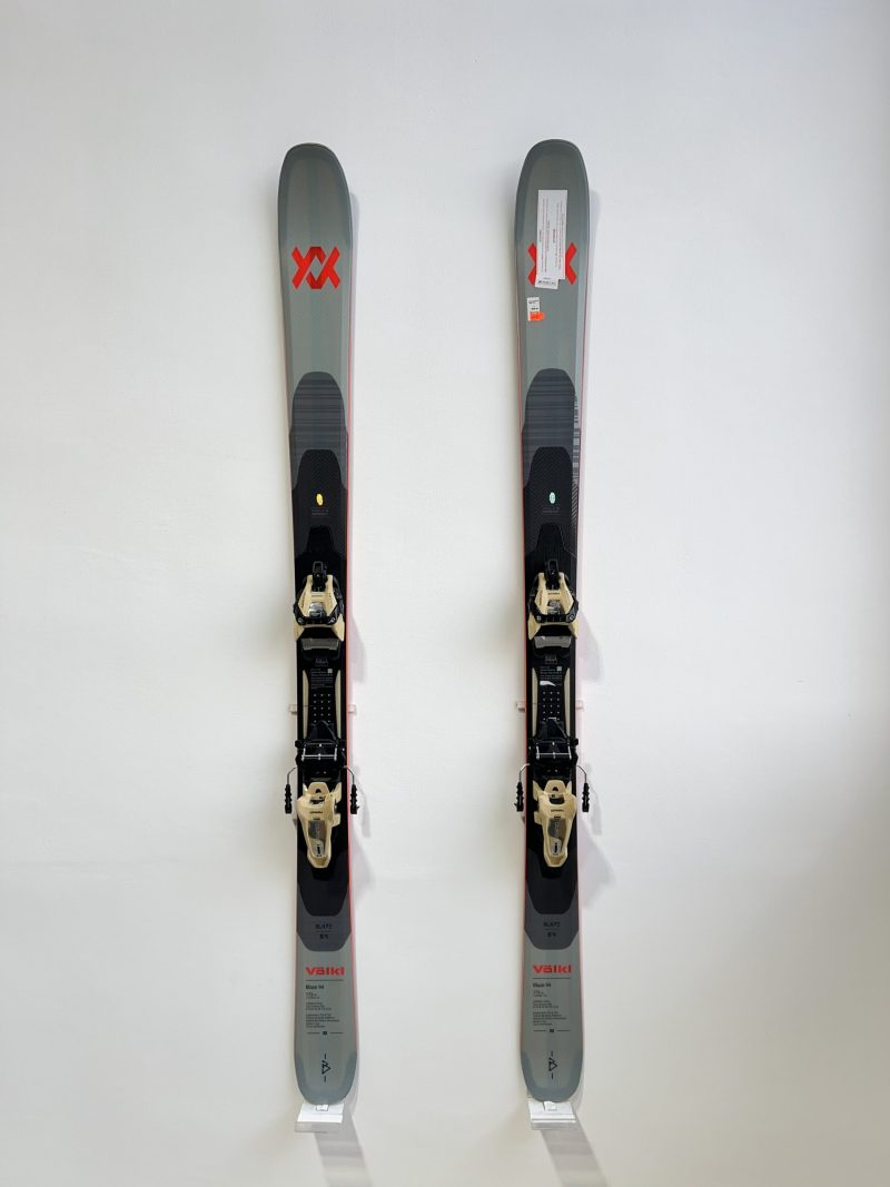 Schiuri Volkl Blaze 94 + Legături Marker Duke PT 16 Schiuri Volkl Blaze 94 + Legături Marker Duke PT 16